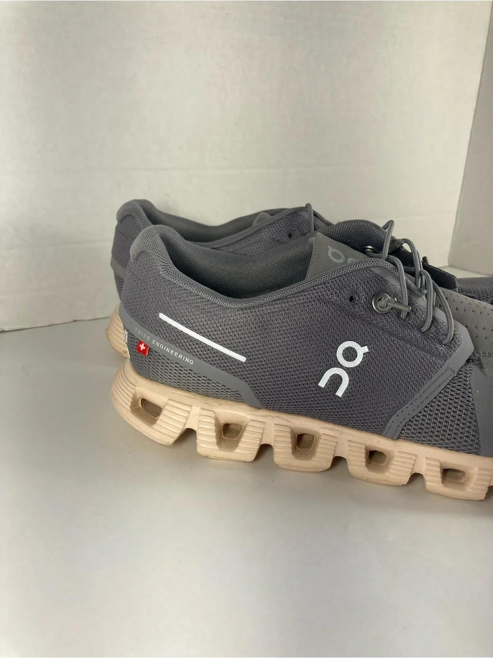 ON Cloud 5 Zinc Shell Womens 10 Gray Athletic Shoes Lightweight Breathable